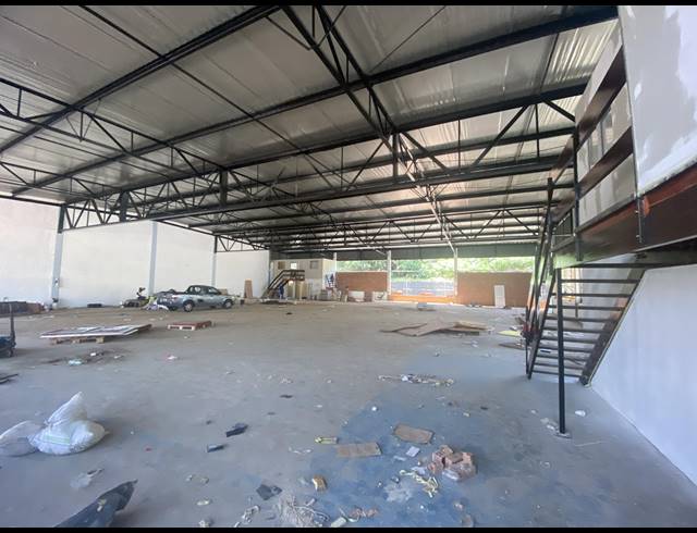 1,000M² WAREHOUSE TO LET IN BRIARDENE